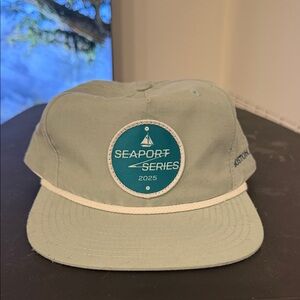 Seaport Series 2025 Green Cap (The Vineyard Series/Vineyard Vines)